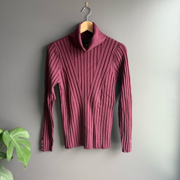 White House Black Market Sweaters - White House Black Market WHBM Women Maroon Ribbed Knit Turtleneck sweater Size L